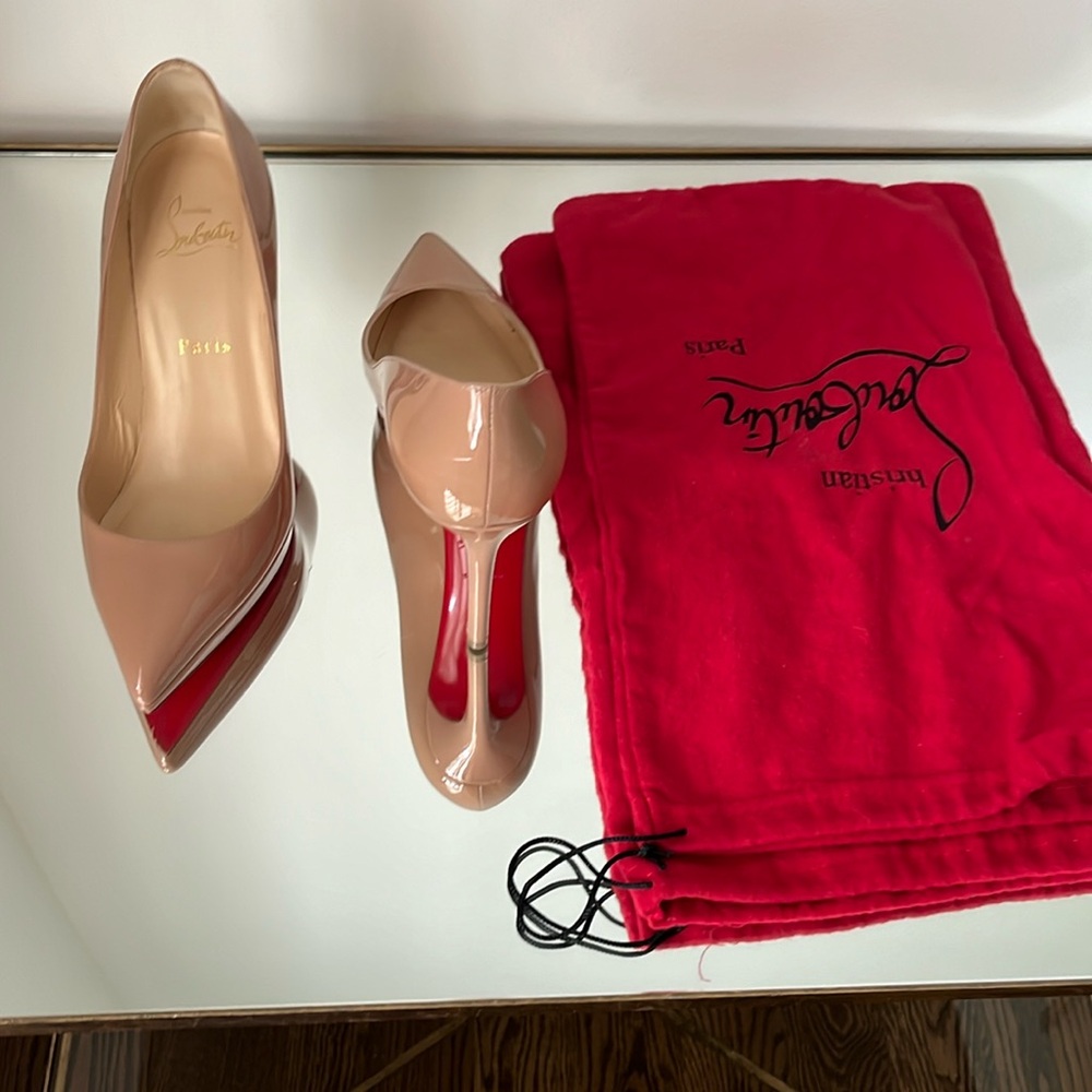 Christian louboutin nude patent leather platform pumps heels. Size 37